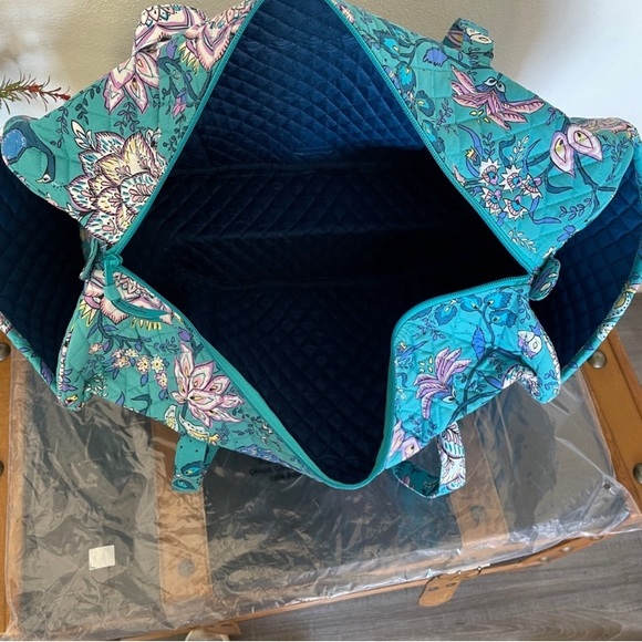 Vera Bradley Large Duffel bag in Peacock Garden NWT - Picture 4 of 4